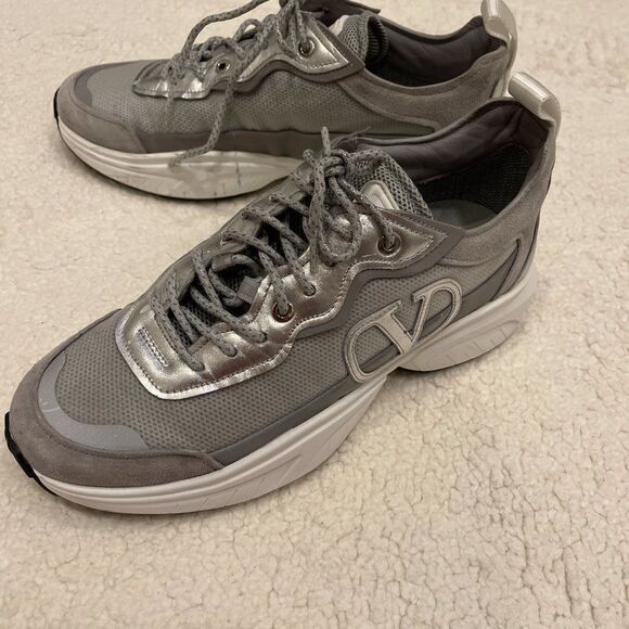 Valentino Garavani V Logo sneakers - Picture 7 of 9